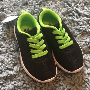 Boys no tie sneakers